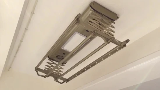 Illuminazione a LED, protezione UV, asciugatura elettrica, stendino automatico in alluminio montato sul soffitto del balcone